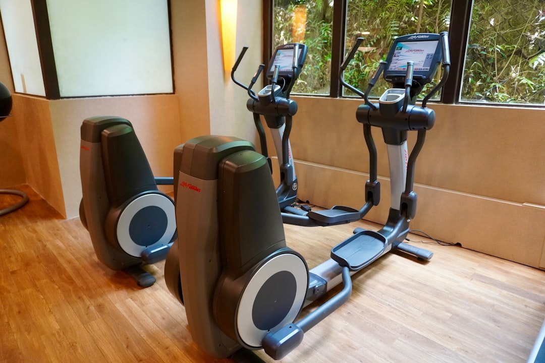 Cardio or Weights for Fat Loss UK: What Works Best for Beginners